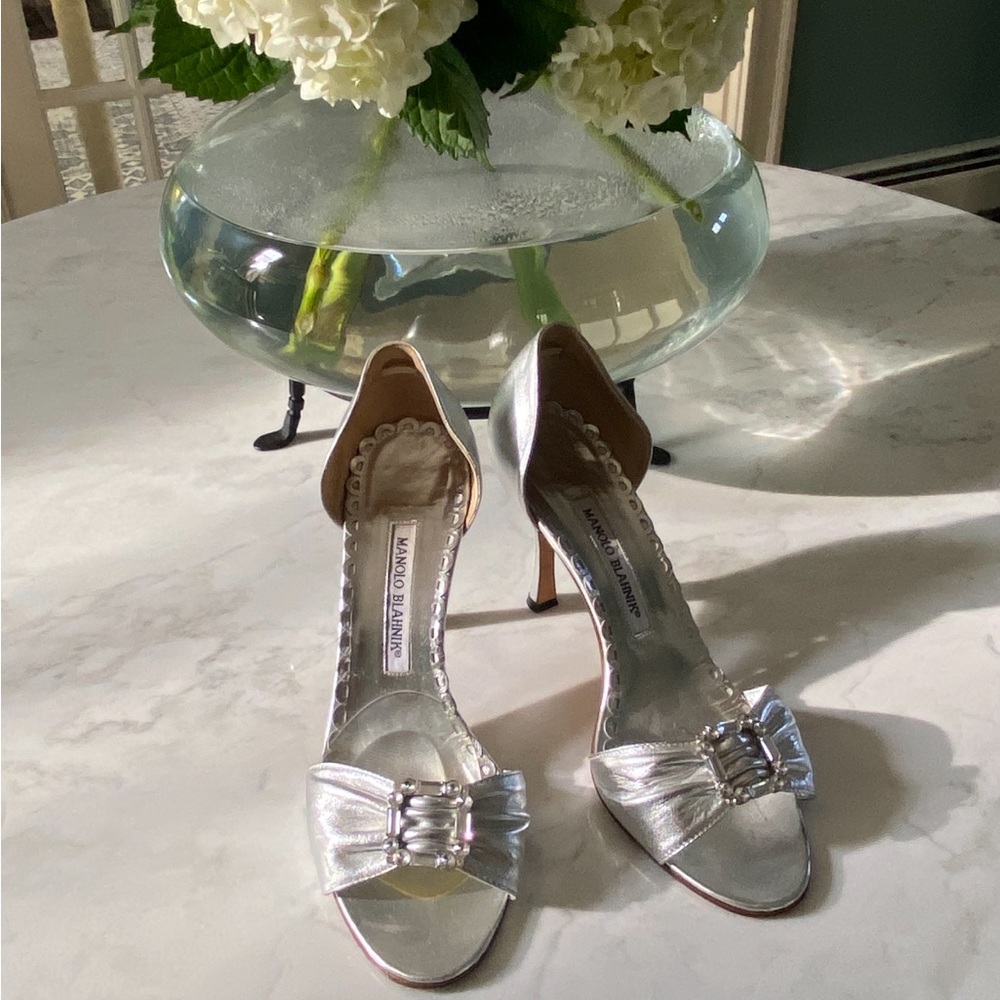 Manolo Blahnik
Authentic Sedaraby Rhinestone Buckle d'Orsay Silver Size 8